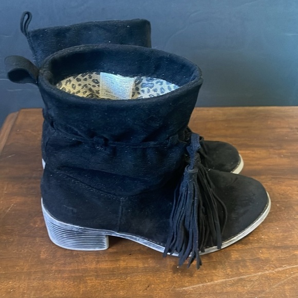 Billabong women’s sz 7.5 black Vegan suede pull on boots with fringe - Picture 2 of 8
